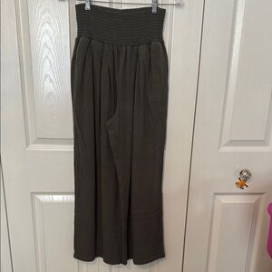 UE Olive Green Textured Pants